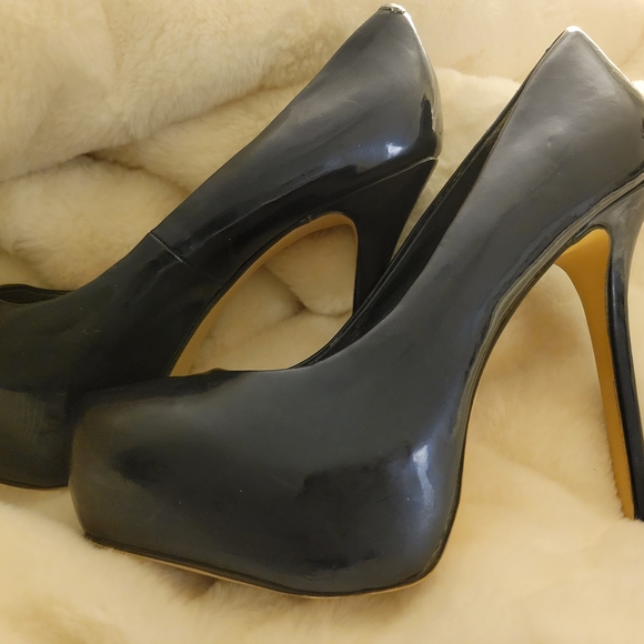 Steve Madden Women's Size 9 Blue Patent Round-Toe Pumps - Picture 2 of 5